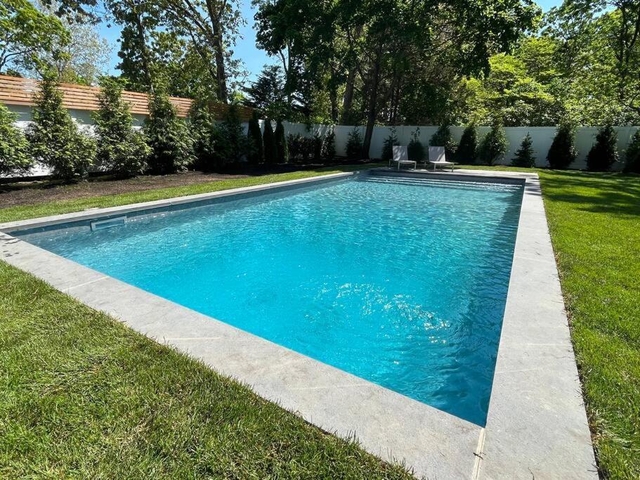 Stylish & Modern Hamptons Cape With Saltwater Pool-5 Min To Beach Villa Hampton Bays Exterior photo